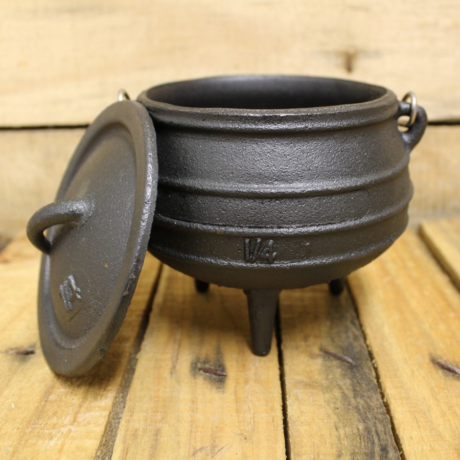 Regular Cast Iron South African Potjie Pot Steel Handle Lid Stock